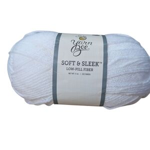 New Yarn Bee Soft Sleek Low Pill Fiber Ivory White Yarn 232 Yards Knit Crochet